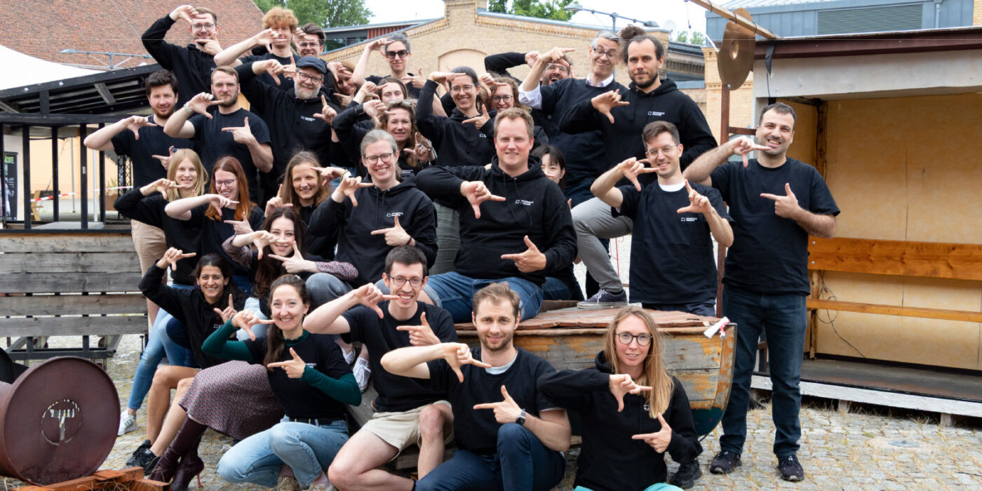 HI Group photo, 2:1